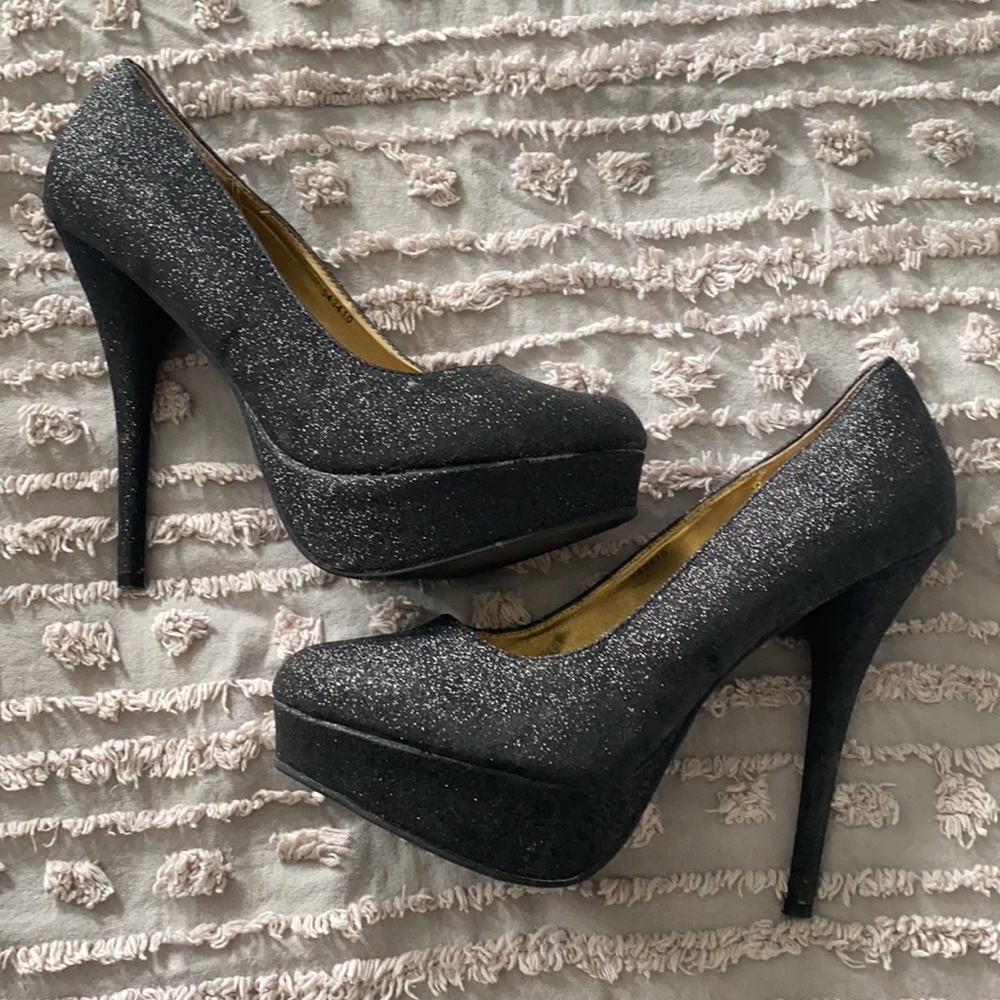 Black Glitter Pumps